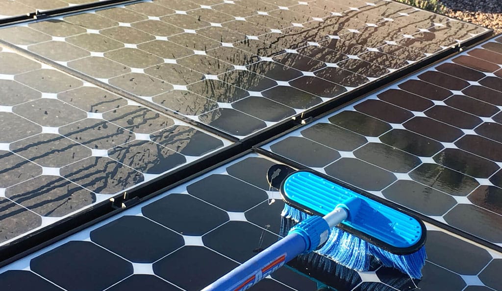 solar panels cleaning
