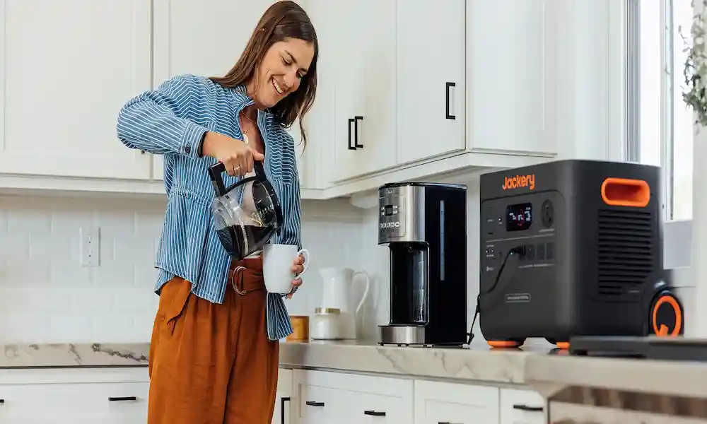 solar generator powering appliances