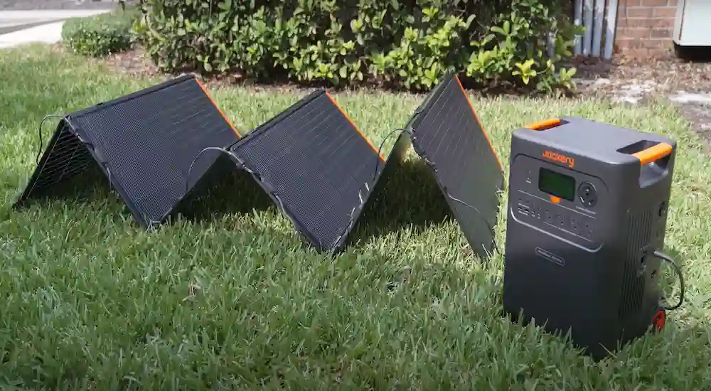 soar panels connected to jackery homepower 3600 plus solar generator