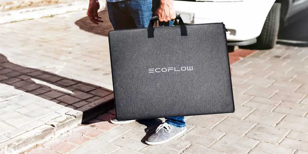 a camper with Ecoflow fordable portable solar panel